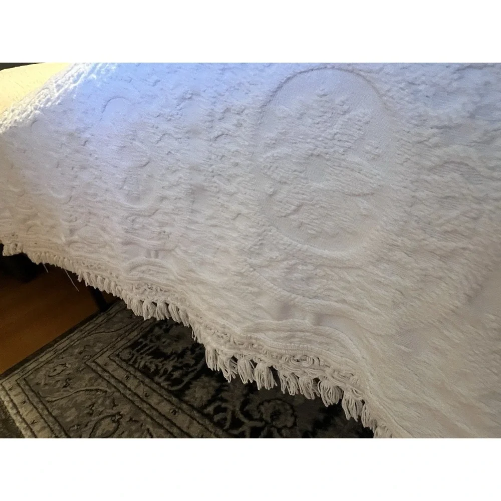 Vintage Cannon‎ Matelasse Bedspread White Medallions Floral Fringe Full
